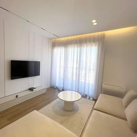 White Rooftop Living Daire